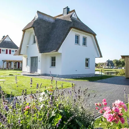 Holiday home Seeschwalbe 60 *